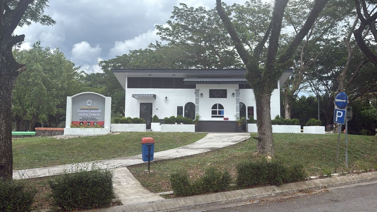 TANDAS AWAM TASEK TEMOH - Ceramic Tiles Installation Project by Yung Hup Ceramic Teluk Intan, Perak